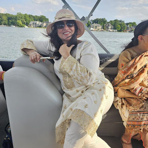 Meet your Posher, Farha